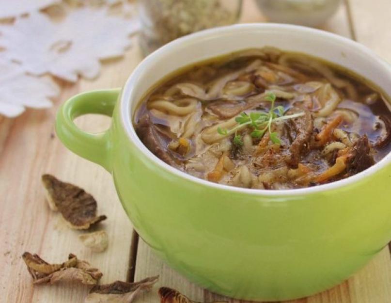 मशरूम रेसिपी के साथ चिकन नूडल सूप।  चिकन के साथ मशरूम सूप पकाना: दिलचस्प व्यंजन और कैलोरी