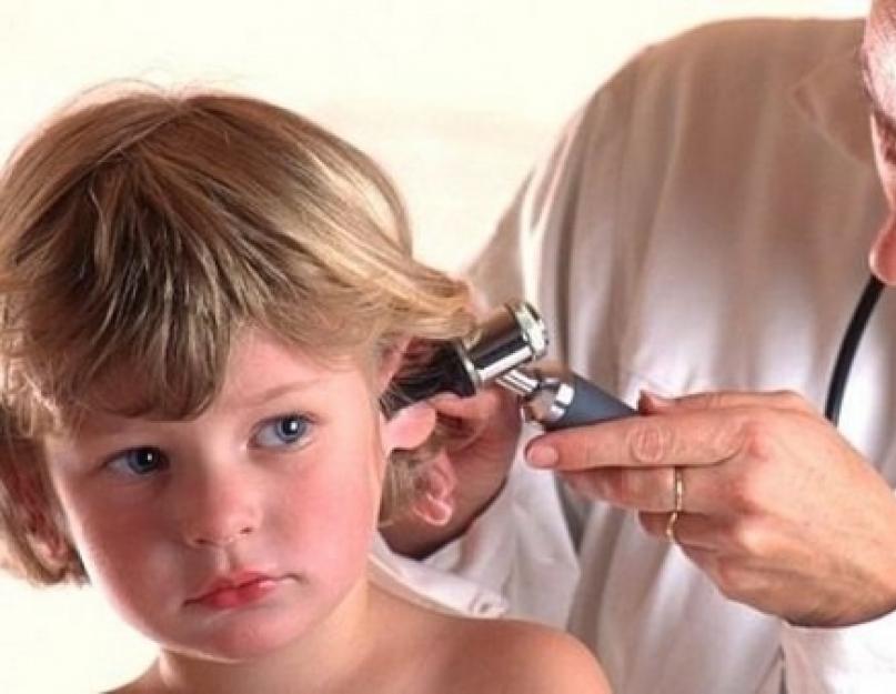 Болит ухо у ребенка 3. Когда болит ухо у ребенка — что делать в домашних условиях. Болит ухо и температура