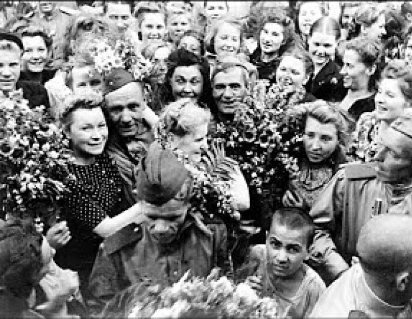 महान देशभक्तिपूर्ण युद्ध के बाद यूएसएसआर।  युद्ध के बाद के वर्षों में यूएसएसआर युद्ध से पहले और बाद में सोवियत आबादी का जीवन
