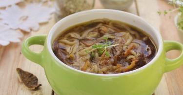 Cucinare la zuppa di funghi con pollo: ricette interessanti e contenuto calorico